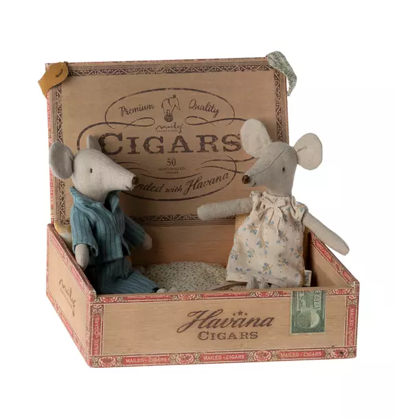 Mum & Dad Mice in Cigar Box