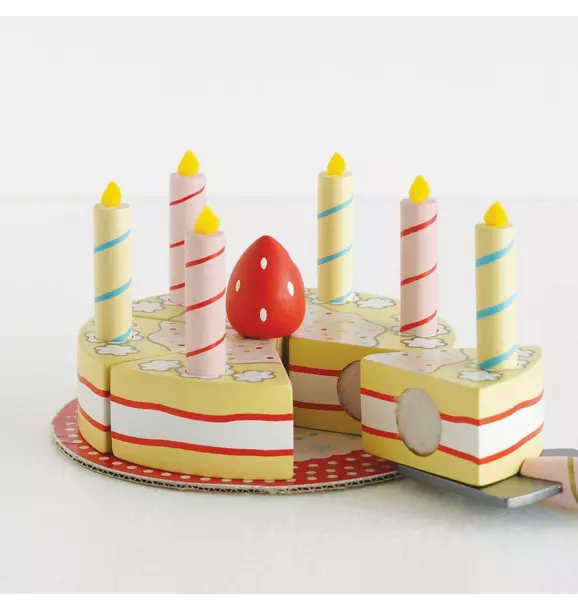 Sliceable Birthday Cake & Candles