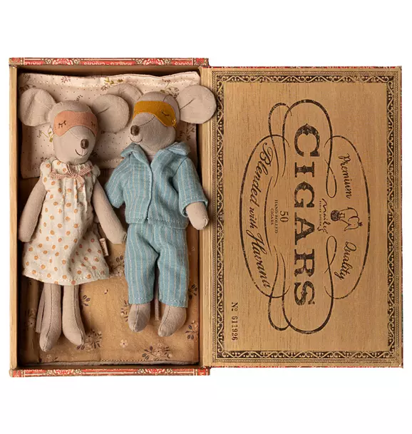 Mum & Dad in cigarbox