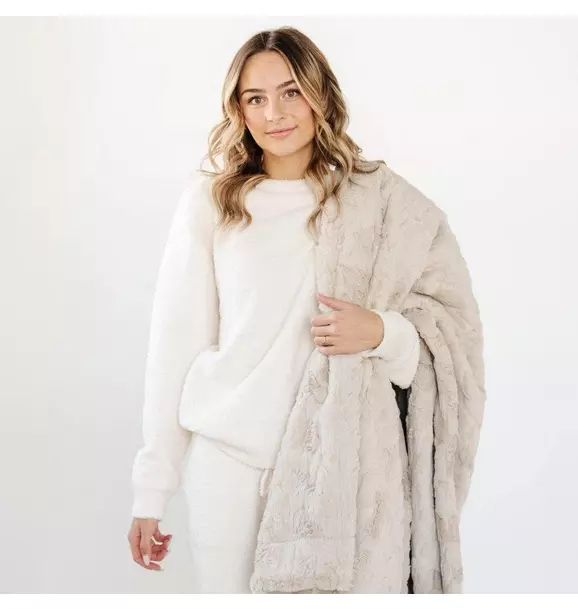 Patterned Faux Fur Throw Blanket in Buff