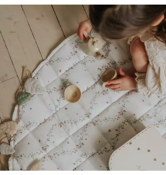 Botanical Berries Playmat - Ivory