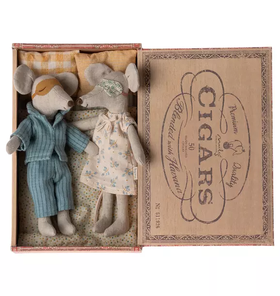 Mum & Dad Mice in Cigar Box