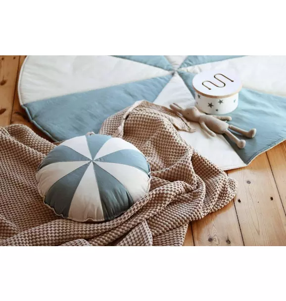 “Blue Candy” Round Patchwork Mat