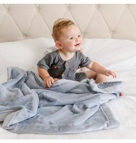 Lush Blanket in Storm Cloud