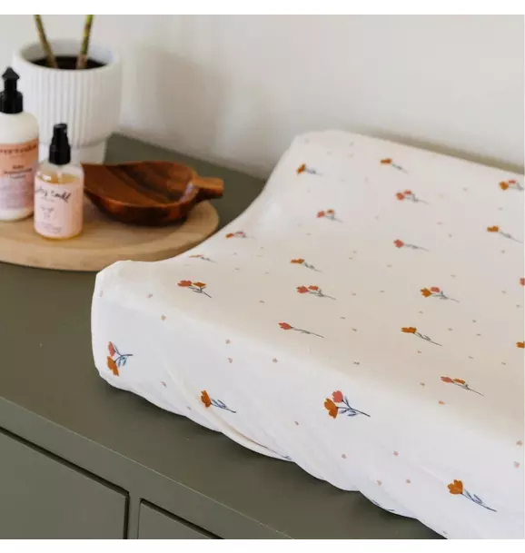 Floral Changing Cover
