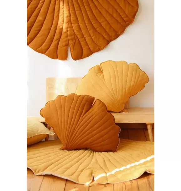 Linen “Caramel” Ginkgo Leaf Mat