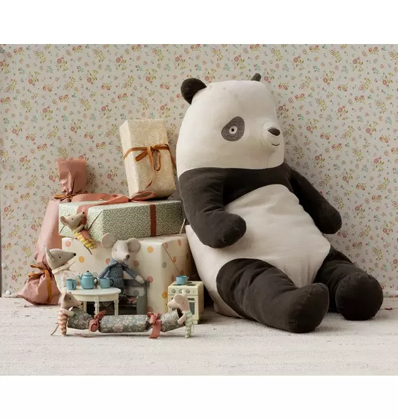 Panda, Large