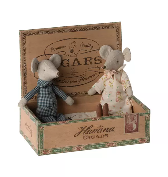 Grandma & Grandpa Mice in Cigarbox