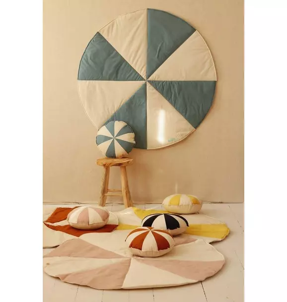 “Blue Candy” Round Patchwork Mat