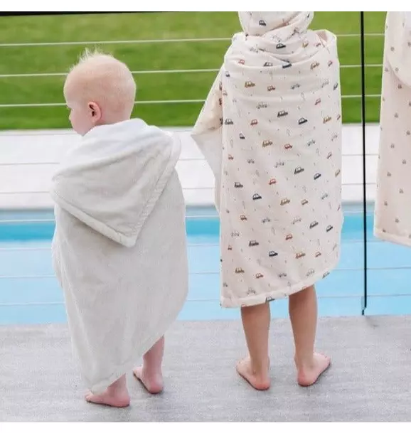 Hooded Towel in Feather