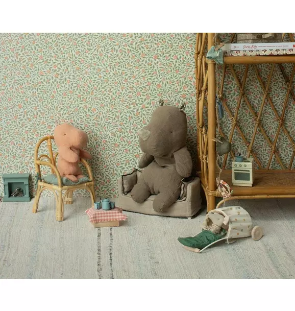 Rhino, Medium - Light Brown