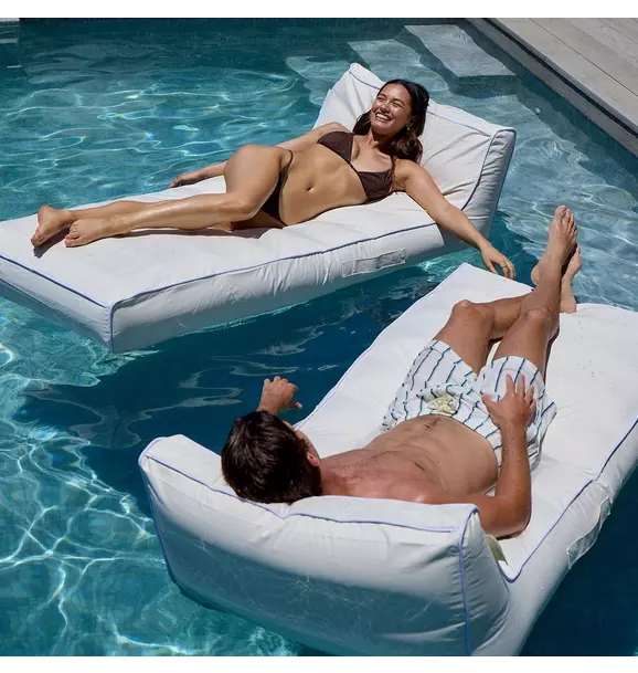Luxe Lie-On Lounger: Casa Blanca