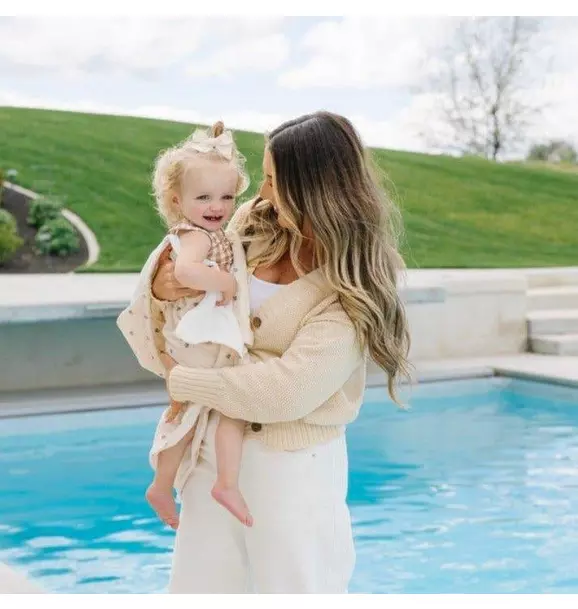 Hooded Towel in Tulip