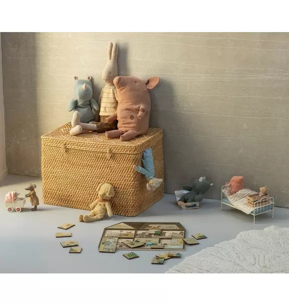 Mouse hole Farmhouse puzzle