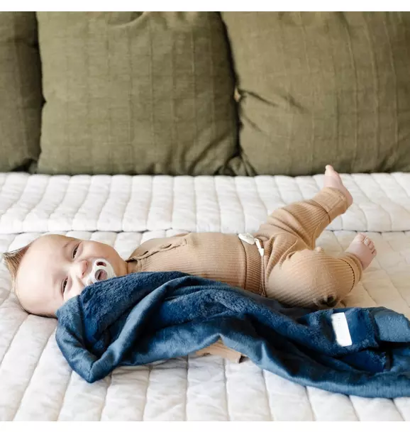 Lush Blanket in Navy