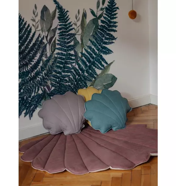 Linen “Eye of the Sea” Shell Pillow