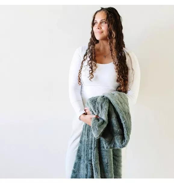 Patterned Faux Fur Throw Blanket in Fir