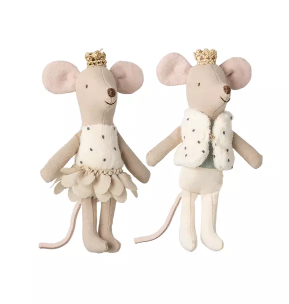 Royal twin mice, Little sister and brother in matchbox