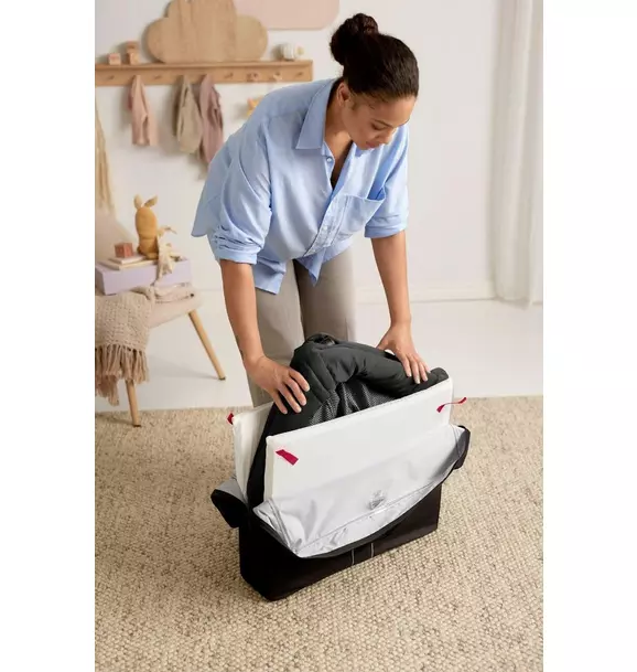 Travel Crib Light Black & Fitted Sheet Bundle Pack