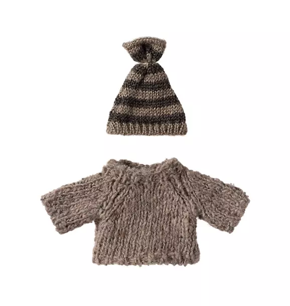 Knitted sweater and hat, Big brother mouse