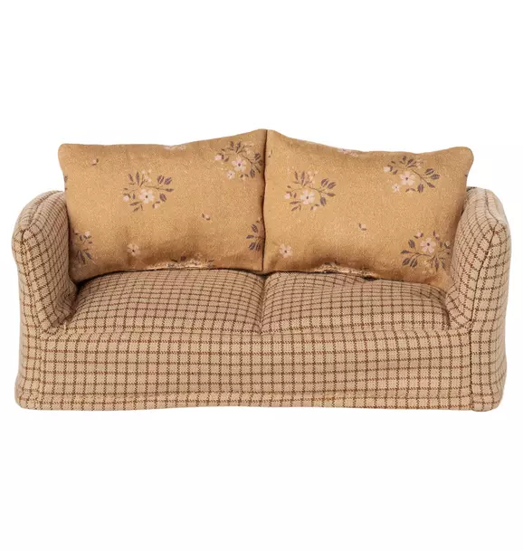Couch, Mouse - Mable