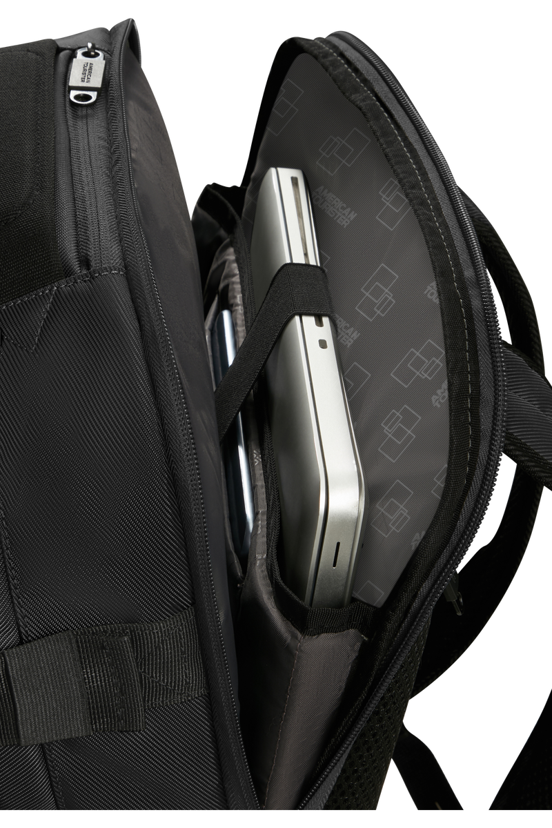 Urban Track 15.6'' Backpack 15.6"