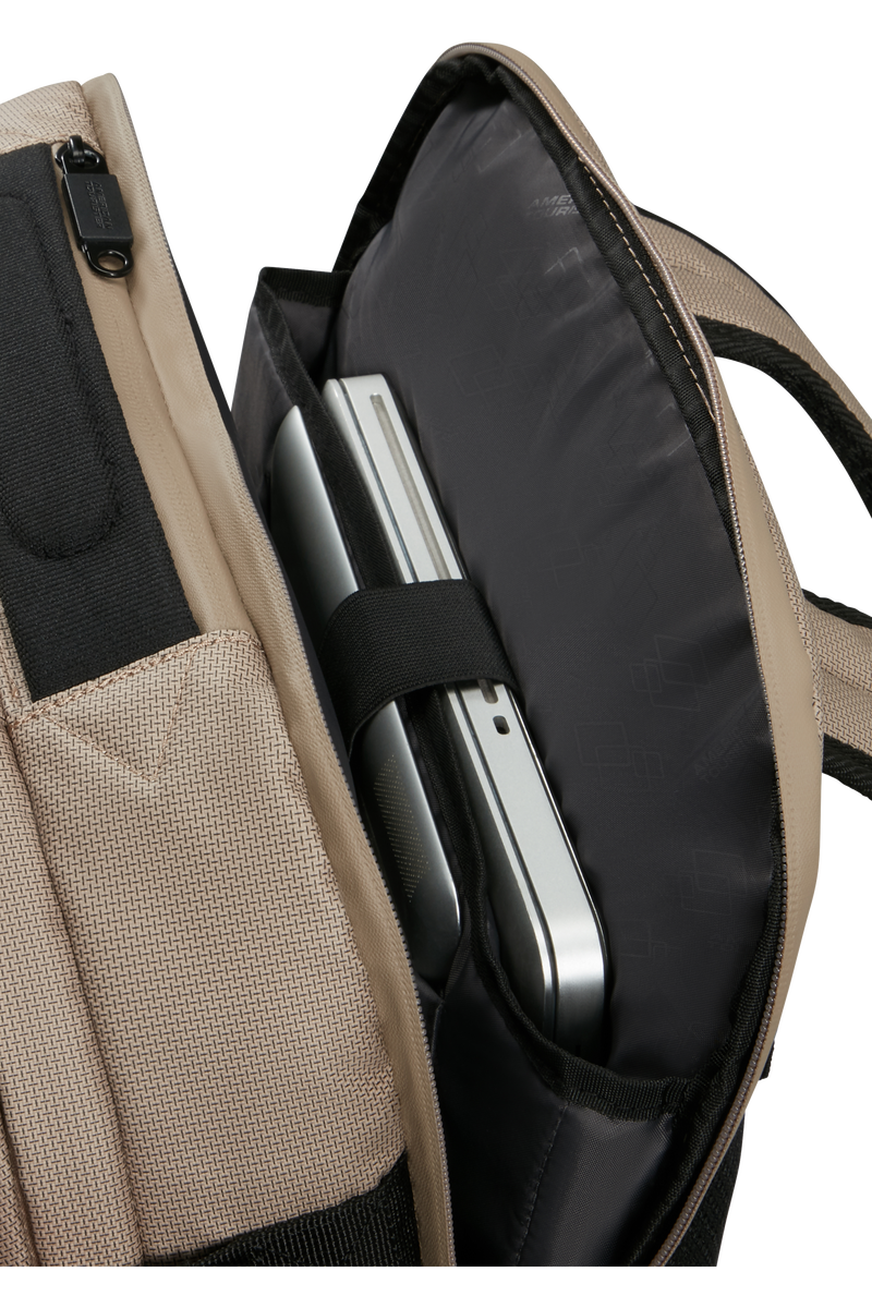 Urban Track 15.6'' Backpack 15.6"