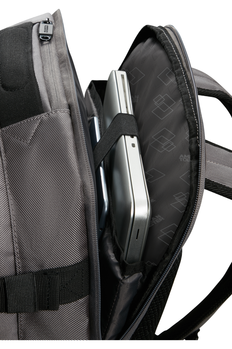 Urban Track 15.6'' Backpack 15.6"