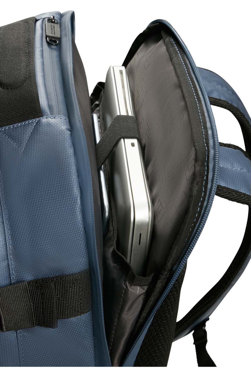 Urban Track 15.6'' Backpack 15.6"