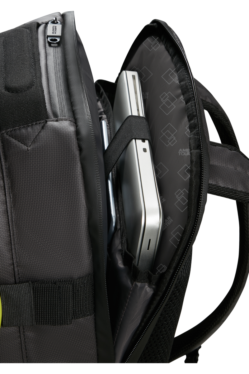 Urban Track 15.6'' Backpack 15.6"
