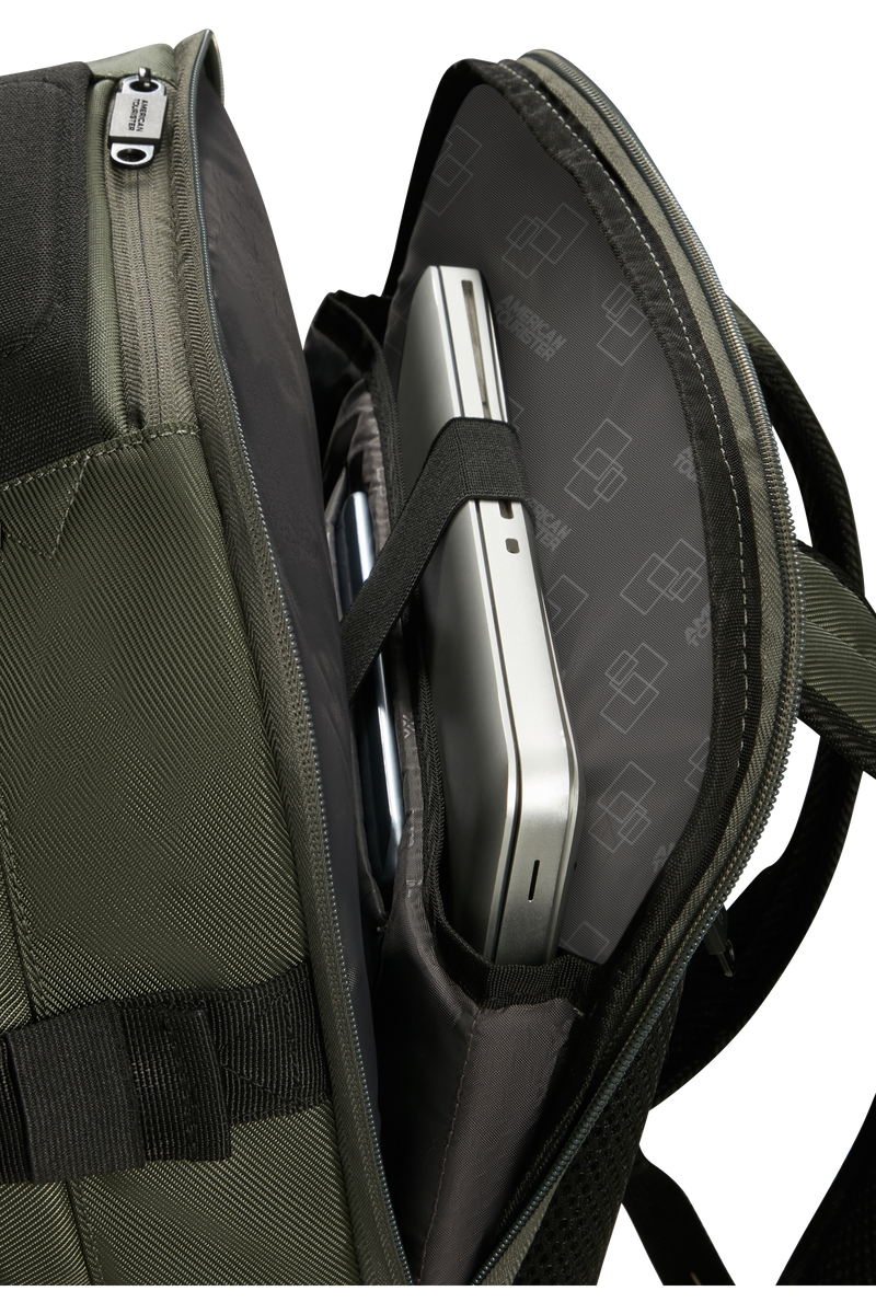 Urban Track 15.6'' Backpack 15.6"