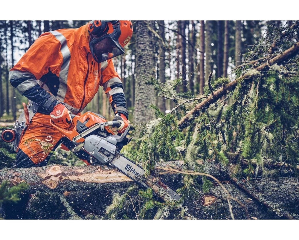 Used Husqvarna 572 XP®, the ultimate wood-cutting machine, with special winter offers