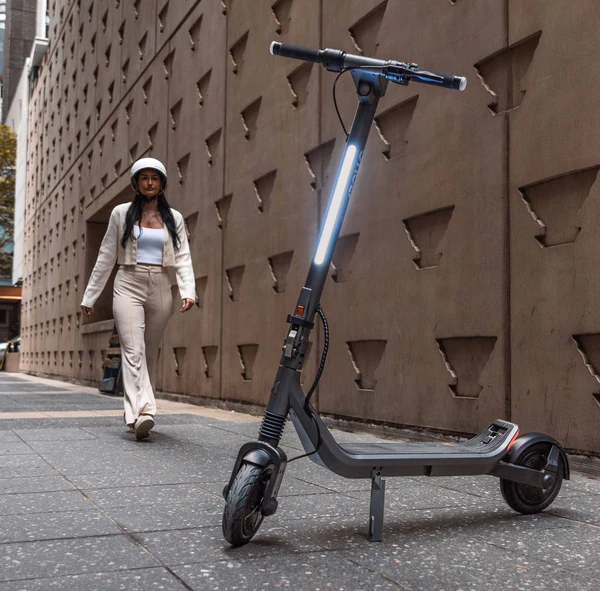 Apollo Go Electric Scooter – 70km Range, 32mph Top Speed, Dual Motor, Smart Display
