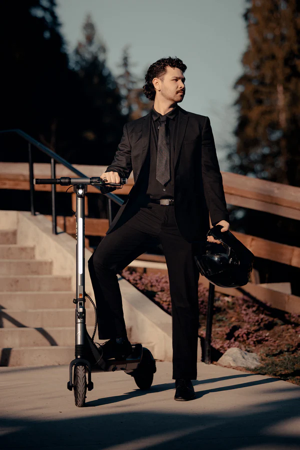 Apollo Go Electric Scooter – 70km Range, 32mph Top Speed, Dual Motor, Smart Display