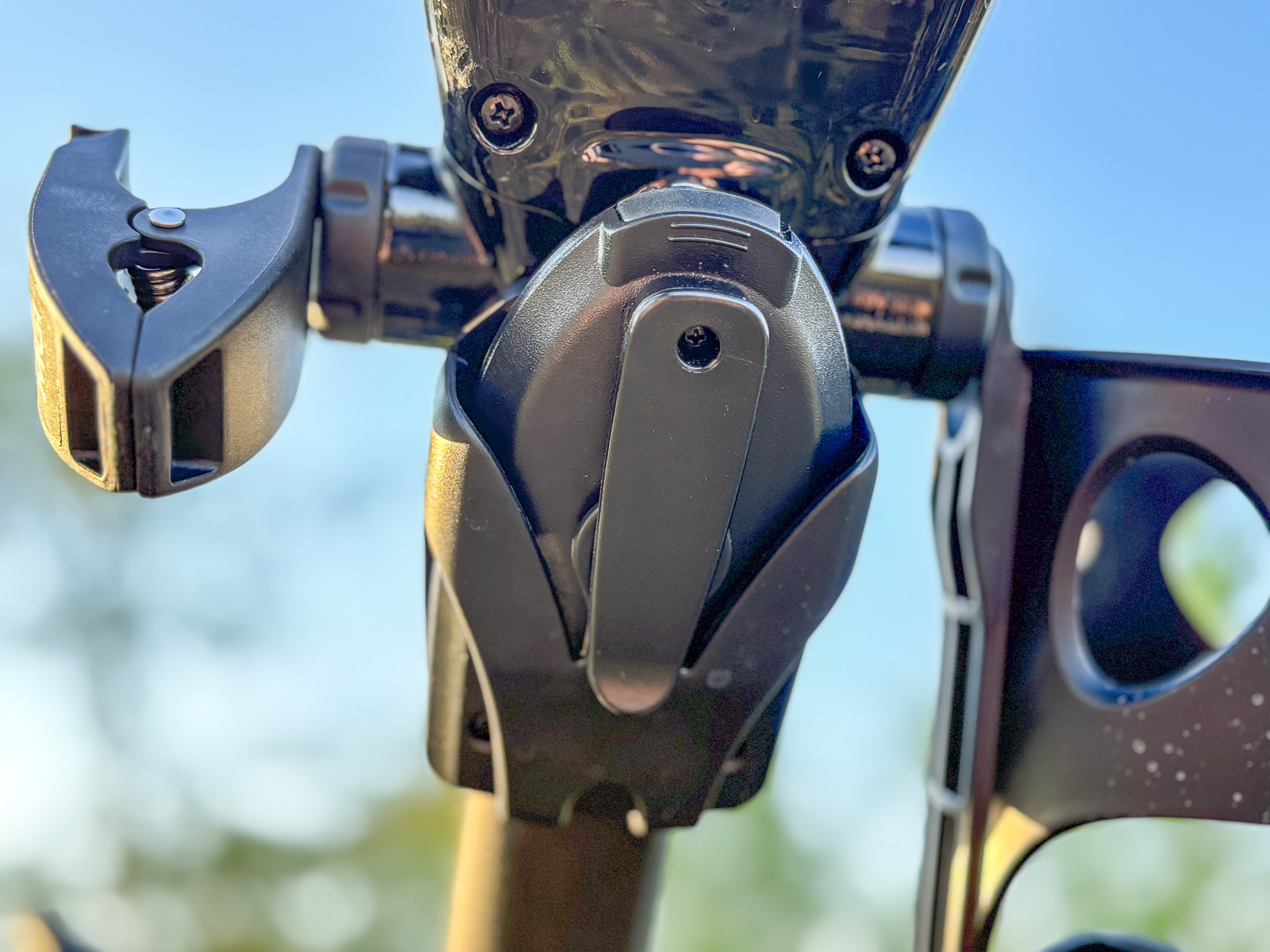 MGI Zip Navigator AT (All Terrain) Lithium Remote Control Golf Caddy