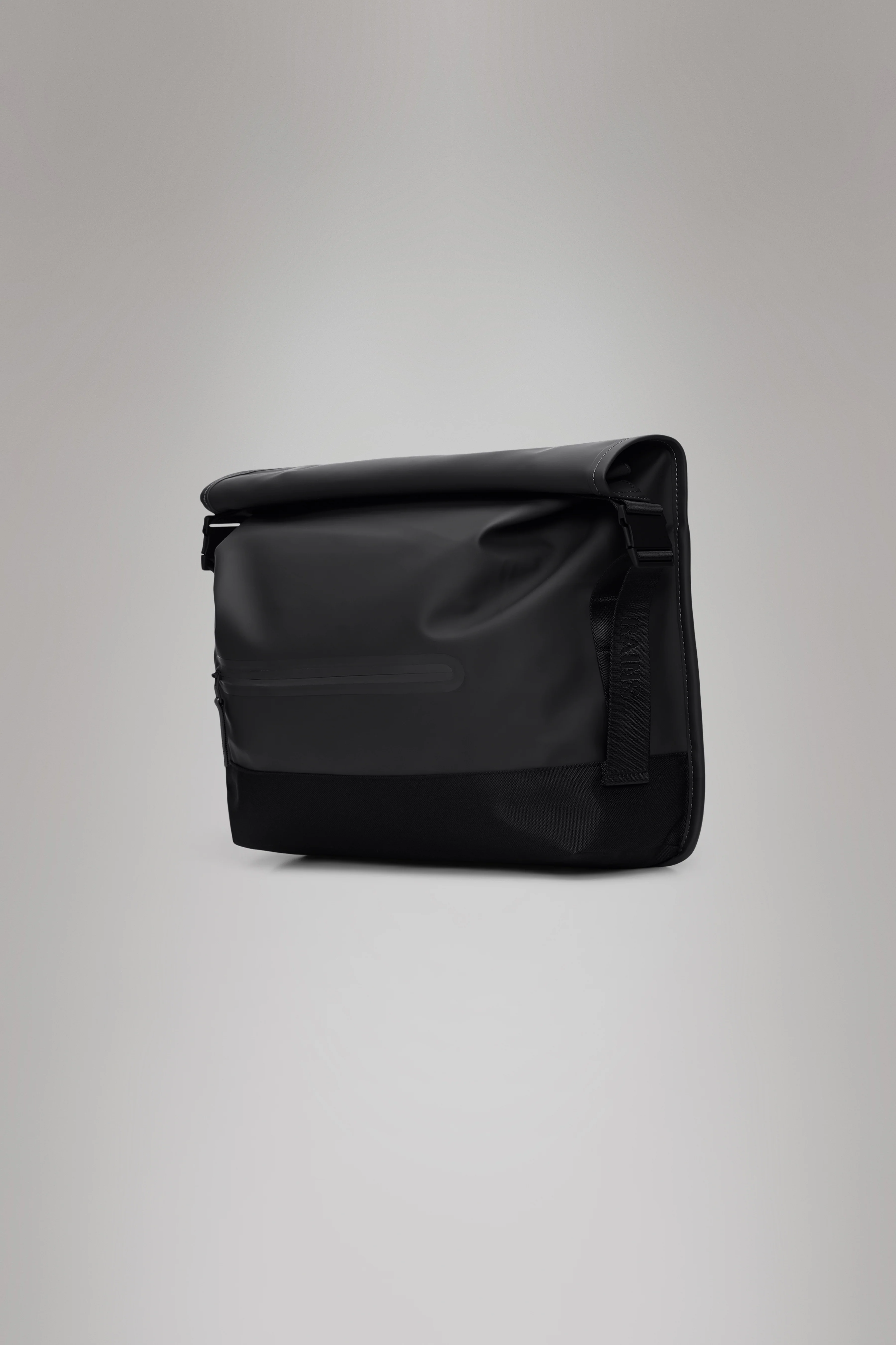Trail Rolltop Messenger Bag