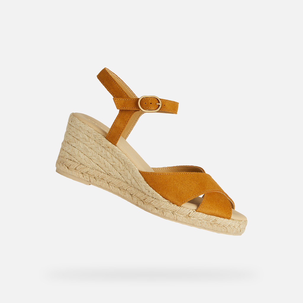 Gelsa Low Woman
