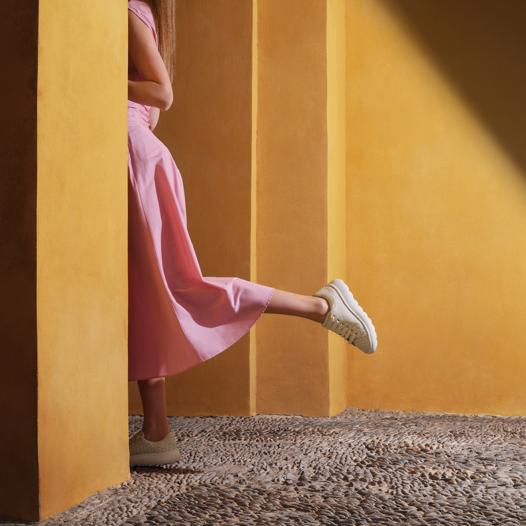 Spherica Ec4.1 Woman