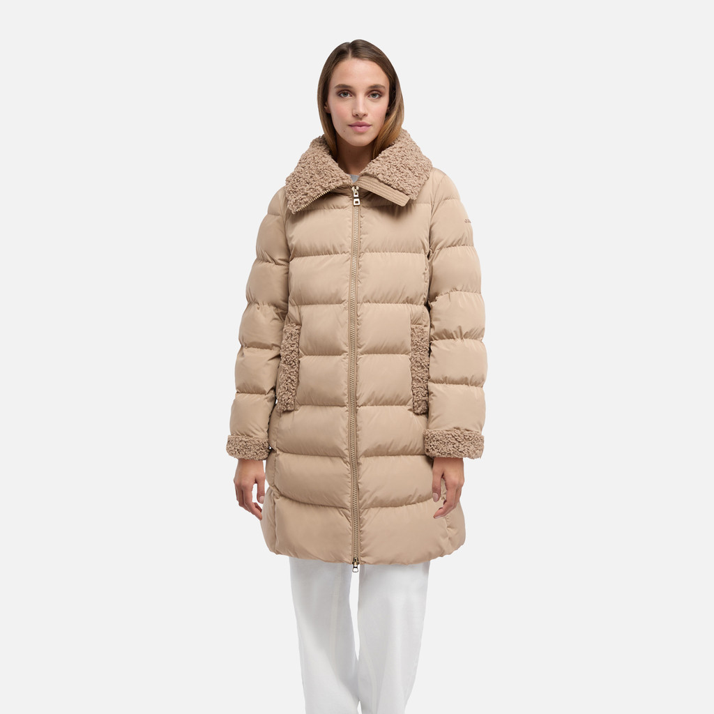 Vilde Woman