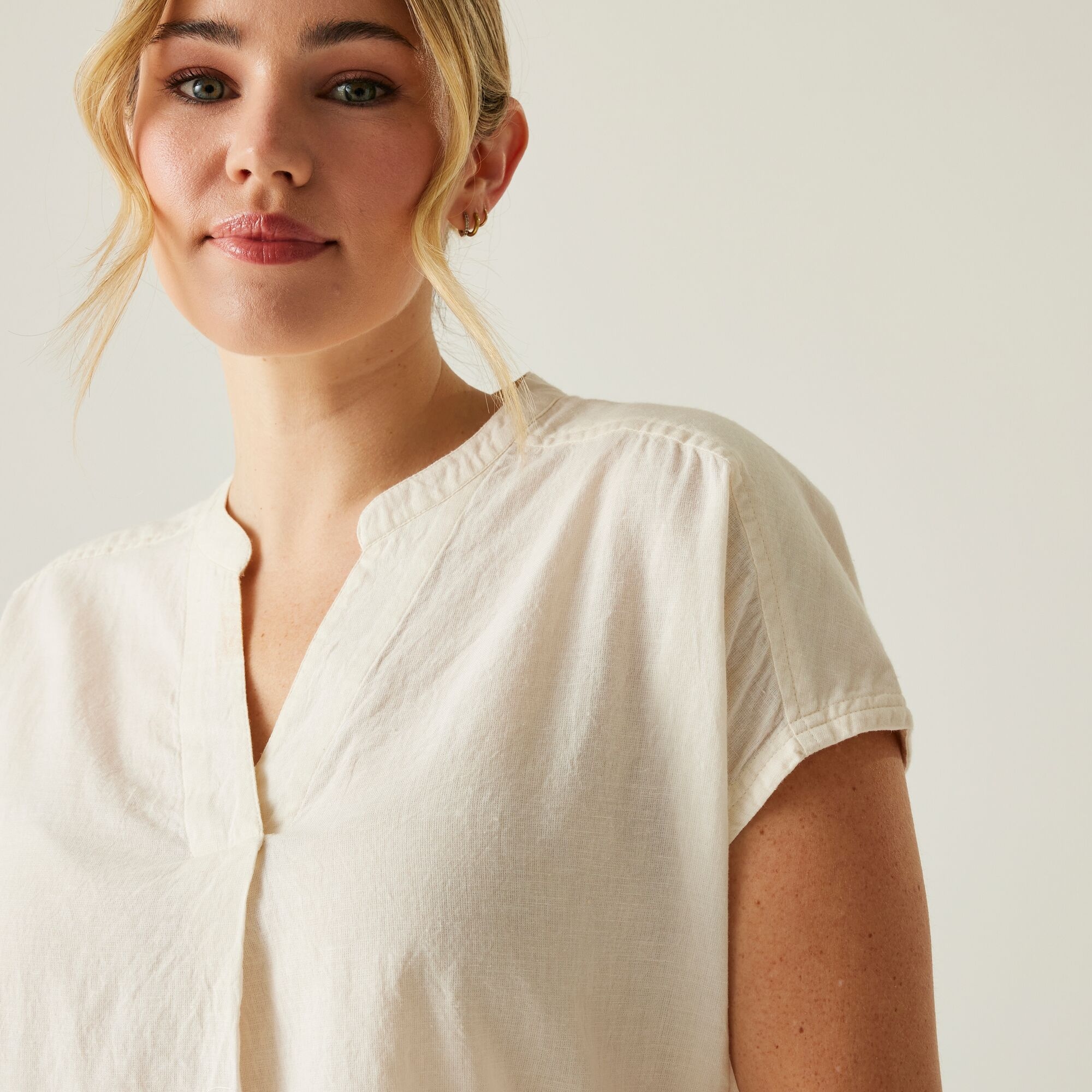 Women's Rianne V Neck Shirt | Light Vanilla