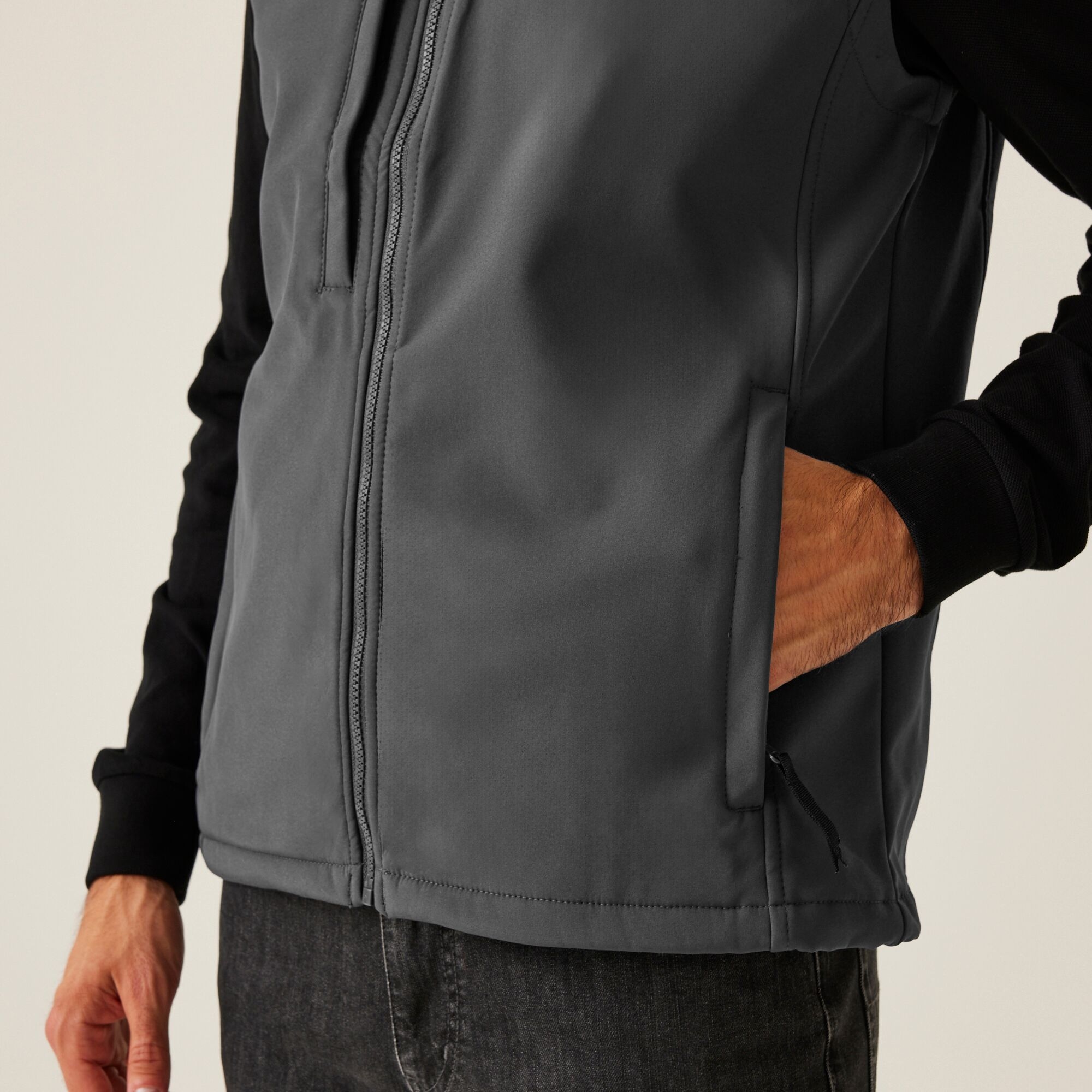 Men's Flux Softshell Bodywarmer | Seal Grey