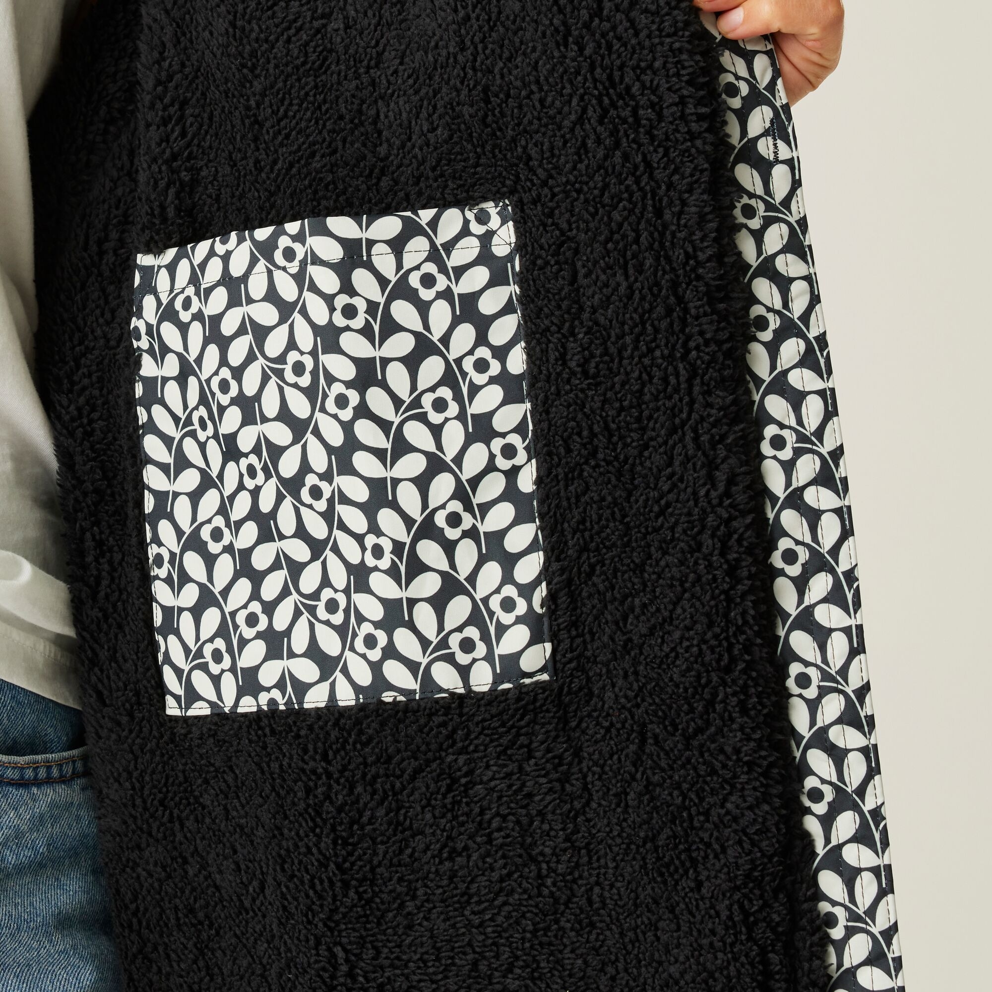 Orla Kiely Waterproof Changing Robe | Jasmine Flower Black