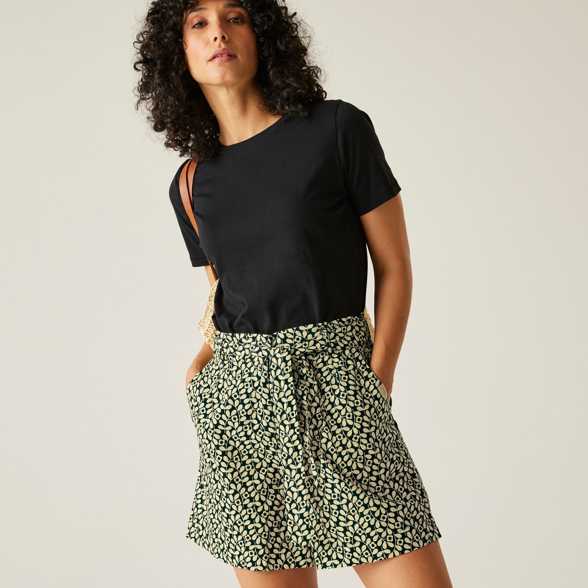 Orla Kiely Summer II Shorts | Jasmine Flower Black