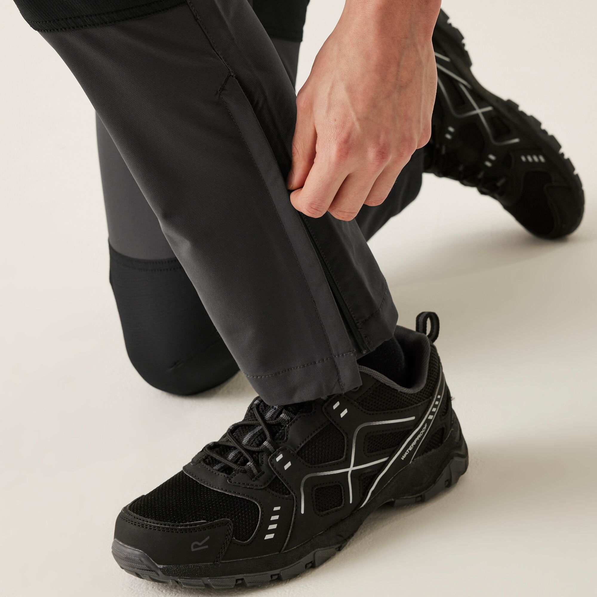 Men's Questra V Walking Trousers | Ash Black