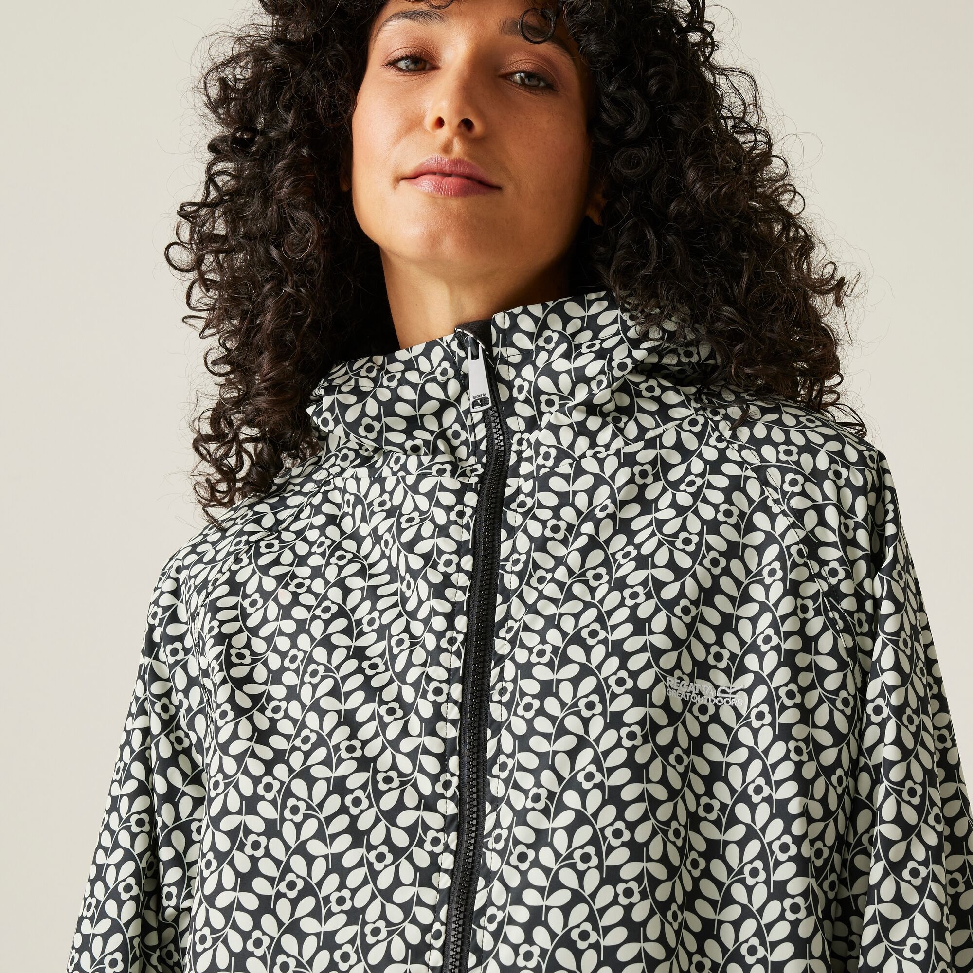 Orla Kiely Waterproof Changing Robe | Jasmine Flower Black