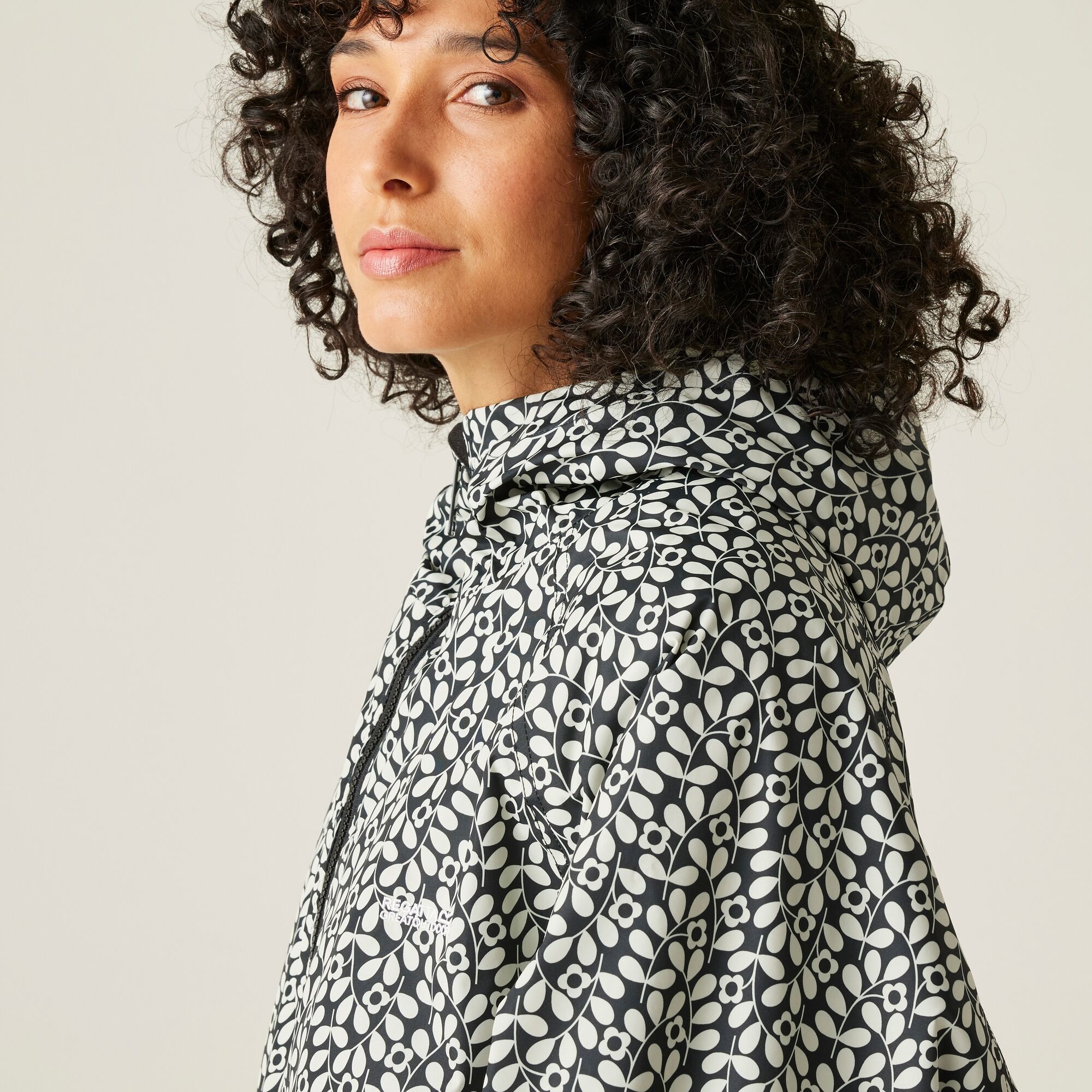 Orla Kiely Waterproof Changing Robe | Jasmine Flower Black