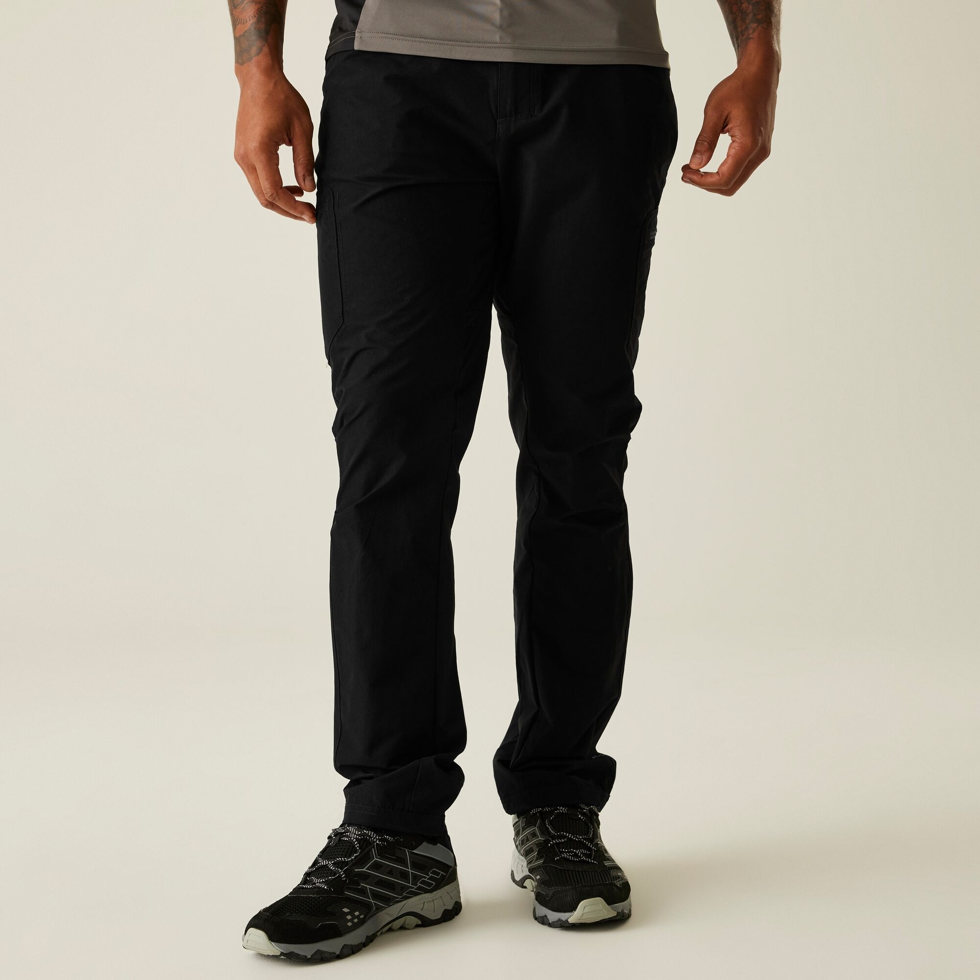 Men's Tuned In II Multi-Pocket Walking Trousers | Black