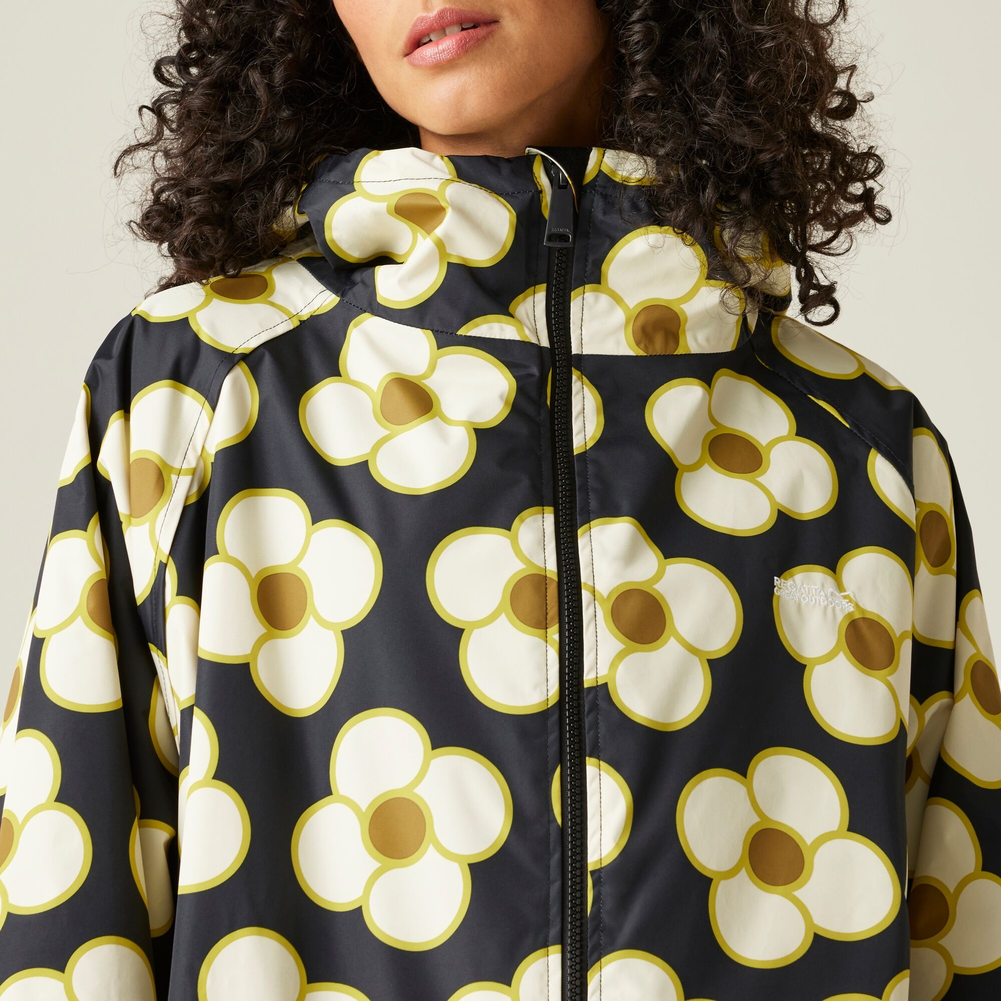 Orla Kiely Waterproof Changing Robe | Spinning Flower Black