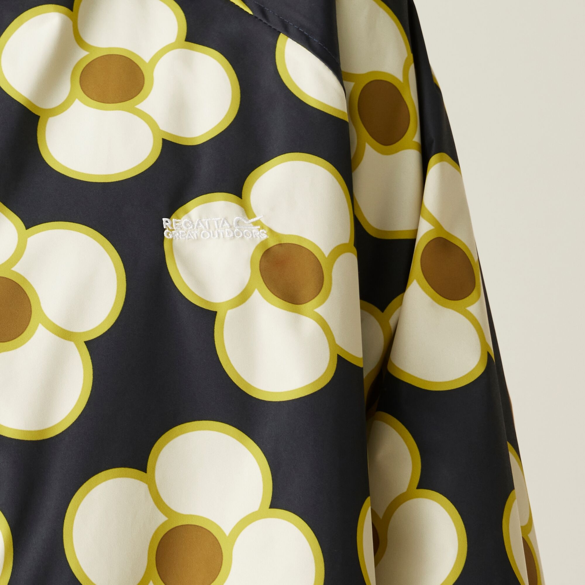 Orla Kiely Waterproof Changing Robe | Spinning Flower Black