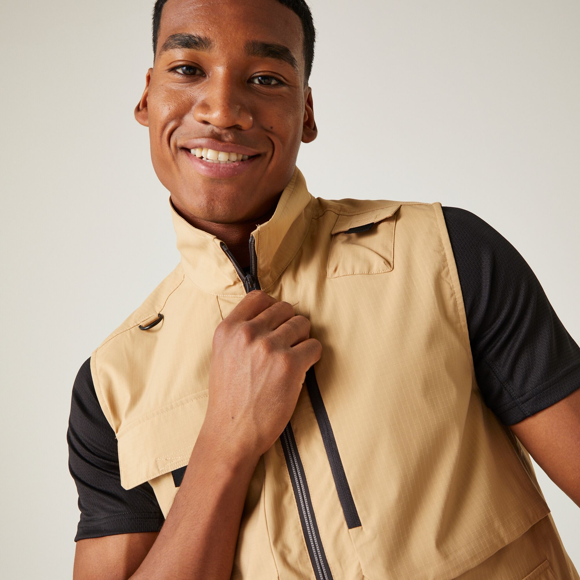 Men's Insect-Repellent Light Pack Away Gilet | Oat